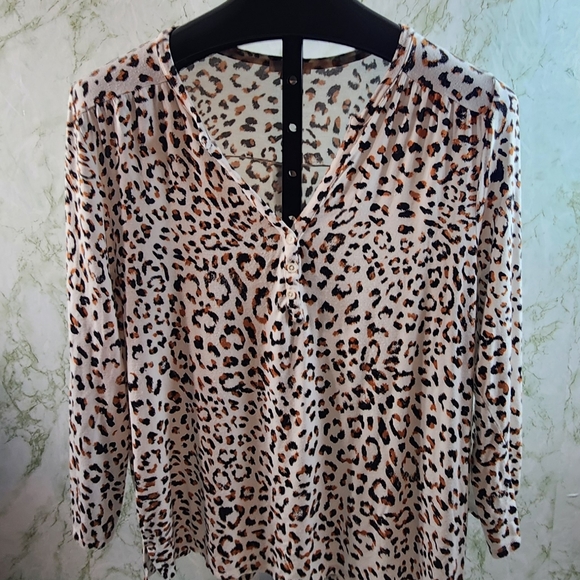 FINN & GRACE Print Top - Picture 1 of 10